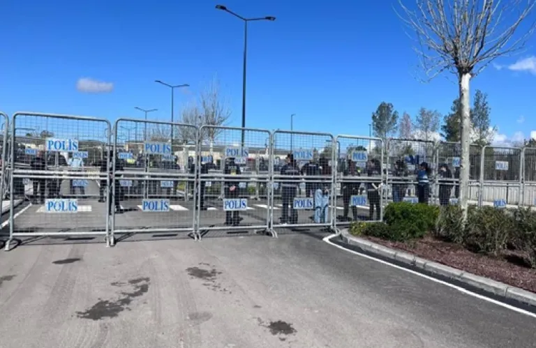 Κατεχόμενα: Ισχυρά μέτρα ασφαλείας στη «βουλή» ενόψει διαμαρτυρίας συντεχνιών (φώτος, βίντεο)