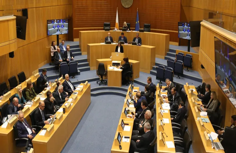 Ανοιχτό το ενδεχόμενο να παραταθεί η αυτοδιάλυση της Βουλής - Οι ημερομηνίες και τα θέματα