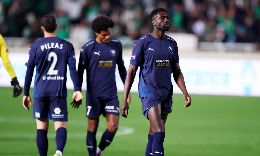 Παρέδωσε το... στέμμα