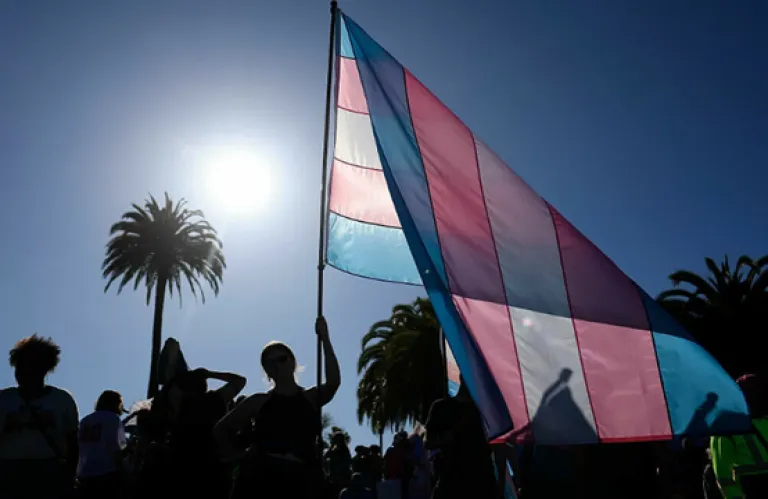 ΗΠΑ: Πώς η κατάργηση προστασιών για τρανς μαθητές αλλάζει τα σχολεία