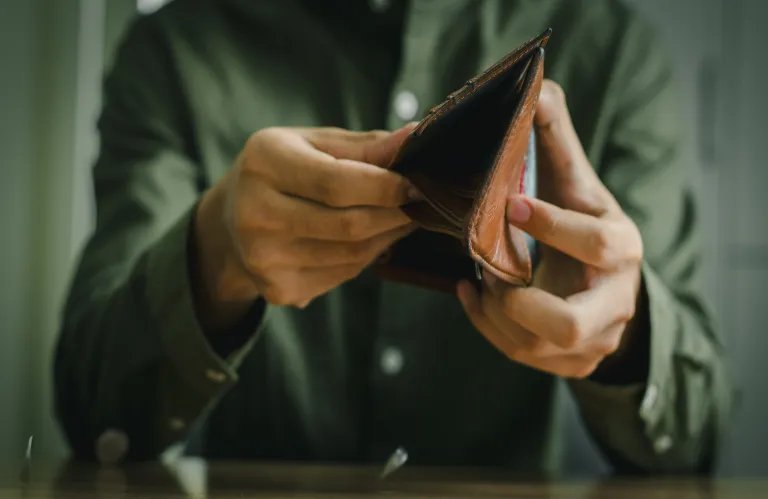 Έρευνα: Σχεδόν επτά στα δέκα νοικοκυριά δυσκολεύονται να τα βγάλουν πέρα οικονομικά