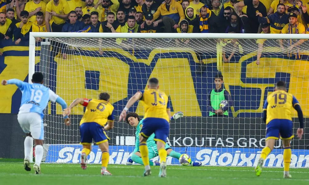 Το φάουλ που έγινε πέναλτι και άνοιξε το σκορ