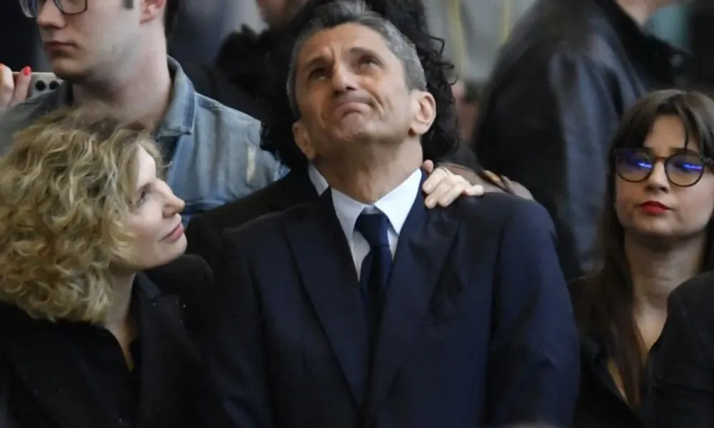 Συγκινητικές στιγμές στο λαϊκό προσκύνημα για τον Μιρτσέα Λουτσέσκου, “έσπασε” ο Ραζβάν