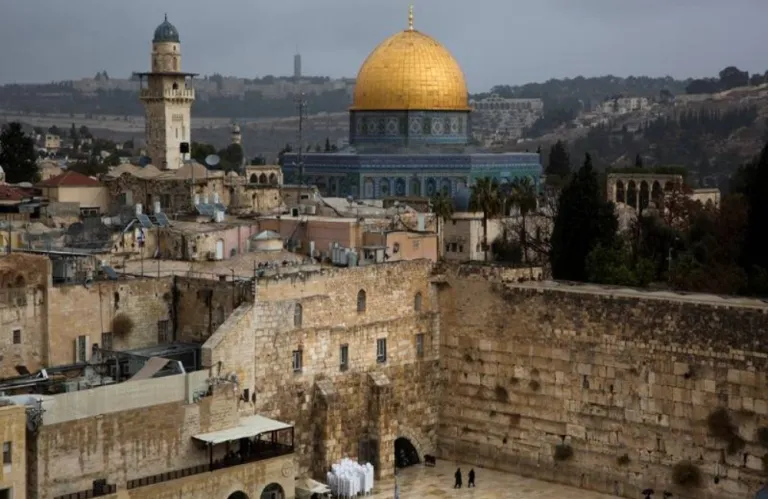 Ιερουσαλήμ: Ανοίγουν ξανά οι ιεροί τόποι μετά την εκεχειρία – Αυξημένη αστυνομική παρουσία στην Παλιά Πόλη για την ασφάλεια των πιστών