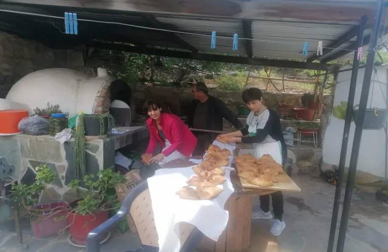 Η παρασκευή της φλαούνας τη Μεγάλη Παρασκευή στην Επαρχία Πάφου