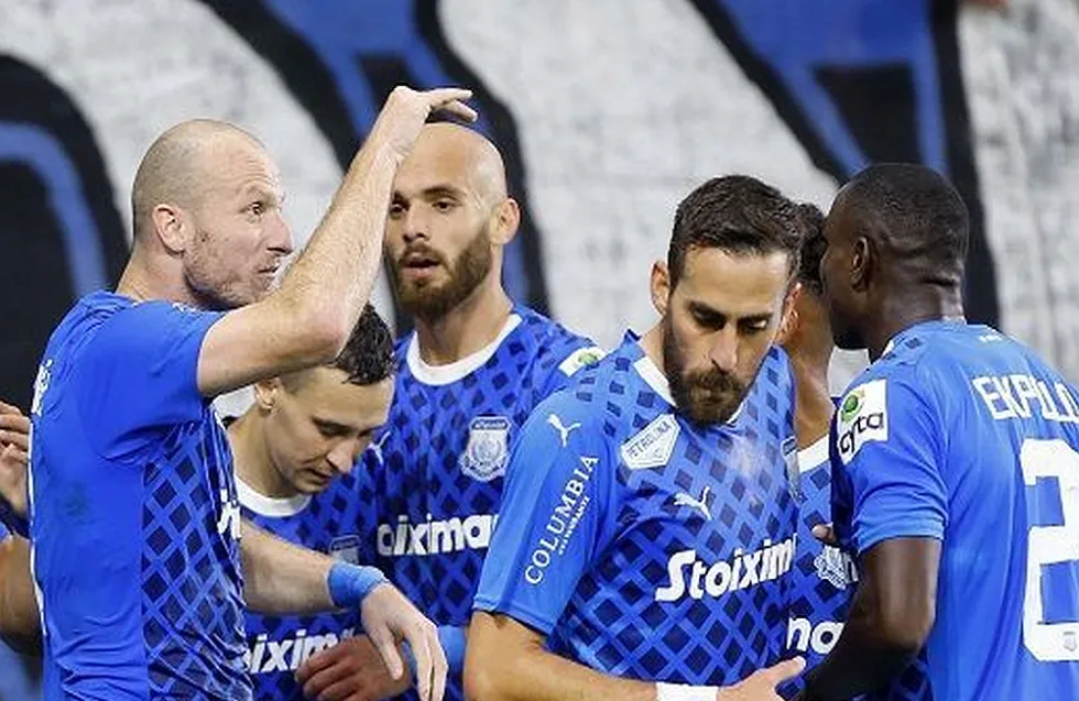 Δύο από τους 44!