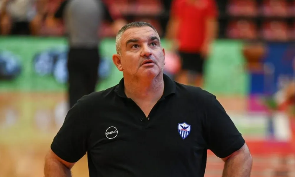 Επιστροφή για Τόνι Κωνσταντινίδη