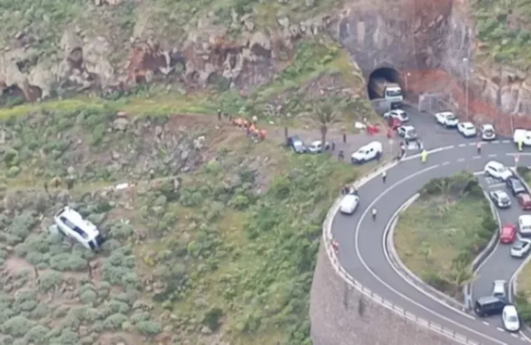 Τουλάχιστον ένας νεκρός και δεκάδες τραυματίες σε τροχαίο στις Κανάριες Νήσους - Όλοι Βρετανοί τουρίστες