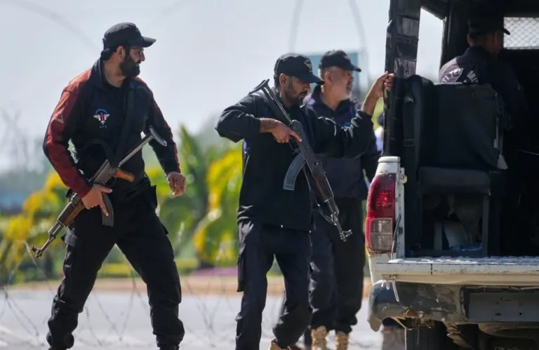 Live: Σήμερα οι κρίσιμες συνομιλίες ΗΠΑ - Ιράν στο Πακιστάν για το μέλλον του πολέμου, πόλη φάντασμα το Ισλαμαμπάντ