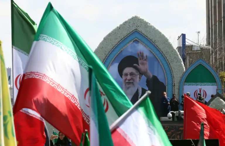 Εκεχειρία στο Ιράν χωρίς νικητές: Ο διεθνής Τύπος αποτιμά έναν πόλεμο που συνεχίζεται