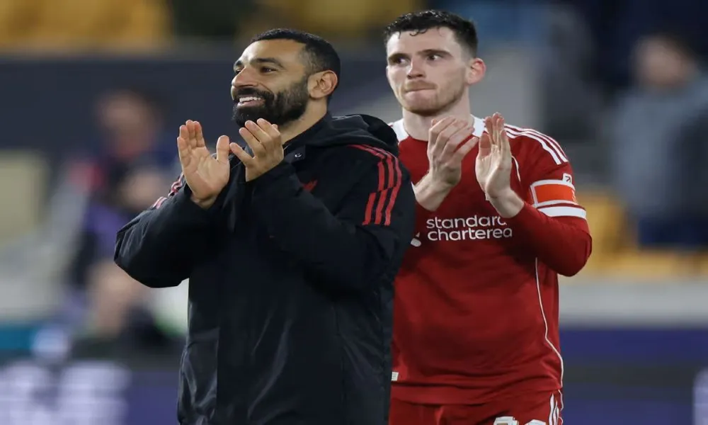 Δεν έφευγε ο κόσμος της Λίβερπουλ μέχρι Ρόμπερτσον και Σαλάχ να μπουν στα αποδυτήρια!