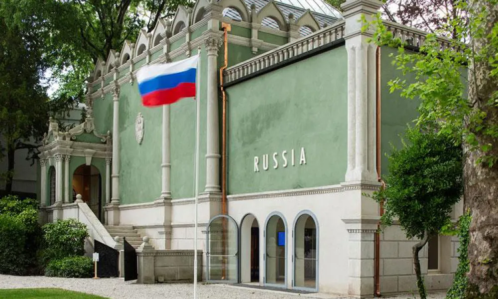 Βενετία: Επαναλειτουργία του ρωσικού περιπτέρου στη Μπιενάλε - Η ΕΕ απειλεί με περικοπή κονδυλίων