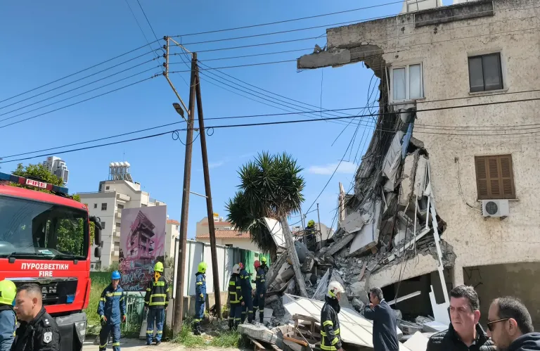Κατάρρευση διώροφης πολυκατοικίας στη Γερμασόγεια: «Έκαναν όλοι τη δουλειά τους» αλλά... έπεσε