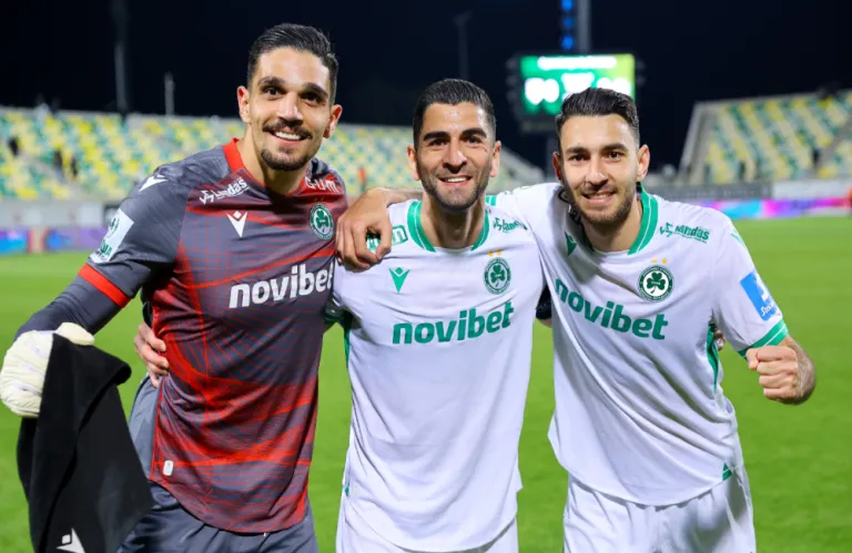 Από τη σκιά στο προσκήνιο