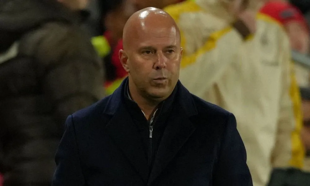 «Μένει στη Λίβερπουλ ο Σλοτ ό,τι κι αν συμβεί», σύμφωνα με τον Ντέιβιντ Όρνσταϊν