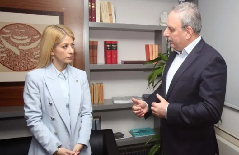 ΔΗΣΥ: «Το ΑΚΕΛ χαϊδεύει αυτιά ενόψει εκλογών» - Αντιπαράθεση για τους εκπαιδευτικούς αορίστου χρόνου