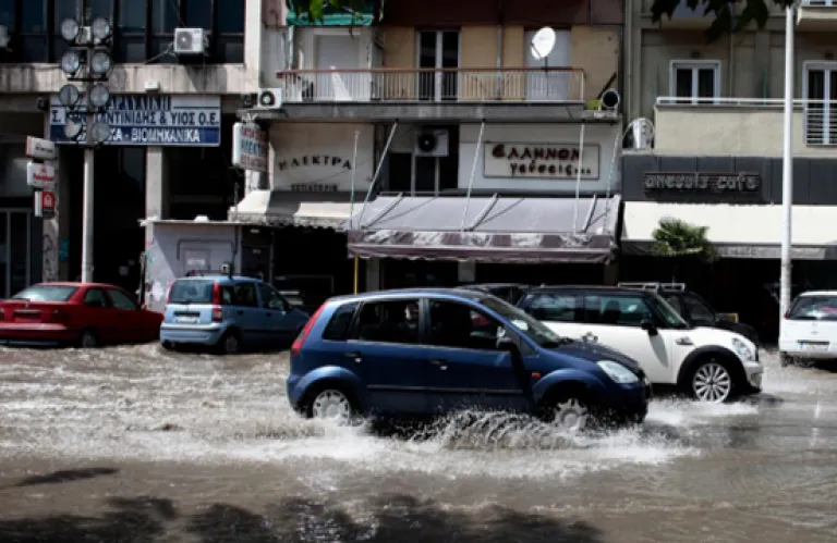 Κίτρινη προειδοποίηση για καταιγίδες και χαλάζι μετά το επεισόδιο σκόνης - Πότε τίθεται σε ισχύ και πόσο θα διαρκέσει