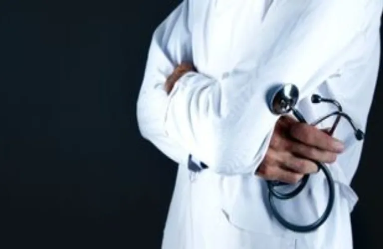 Αναγκαίο η ποσοτική κάλυψη να συνδυαστεί και με ποιοτική επάρκεια - Ελλείψεις γιατρών και νοσηλευτών εντοπίζει επιτροπή του Ευρωκοινοβουλίου