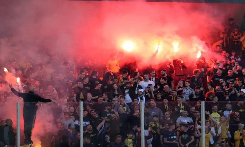 ΦΩΤΟΣ: Τρέλα στην Allwyn Arena με τον κόσμο της ΑΕΚ!