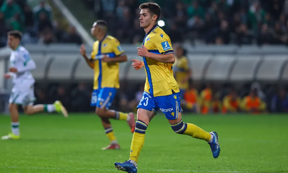 Ένας 20χρονος τα είπε έξω από τα δόντια για τον ΑΠΟΕΛ, κερδίζοντας το respect και των Ομονοιατών