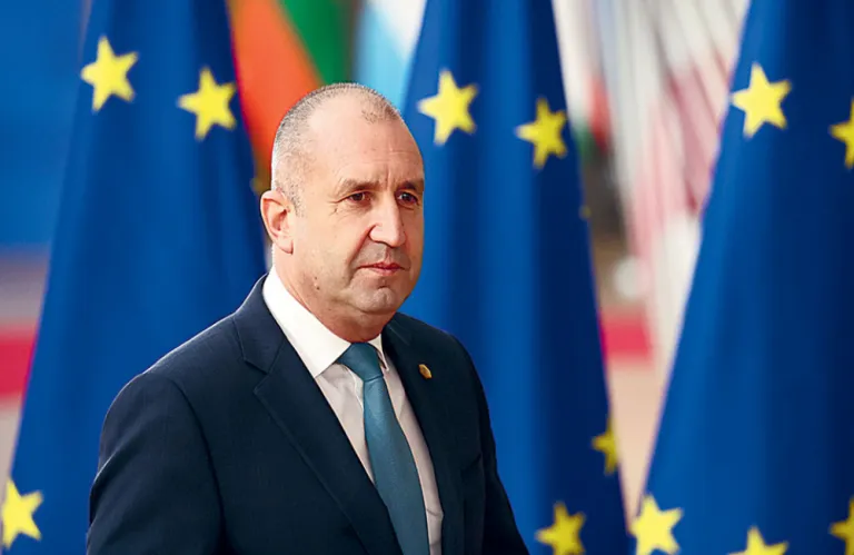 Βουλγαρία: Ποιος είναι ο φιλορώσος Ρούμεν Ράντεφ που προηγείται στα exit poll των εκλογών