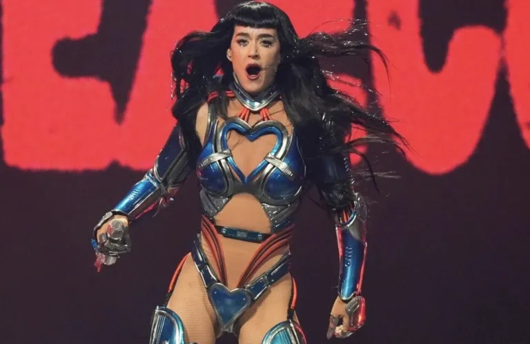 Η Κέιτι Πέρι έριξε…πιστωτική κάρτα στη Φοντάνα ντι Τρέβι για καλή τύχη