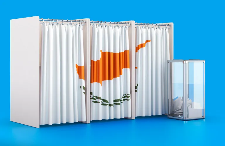 Μαζική παράκρουση και στο βάθος κάλπη…