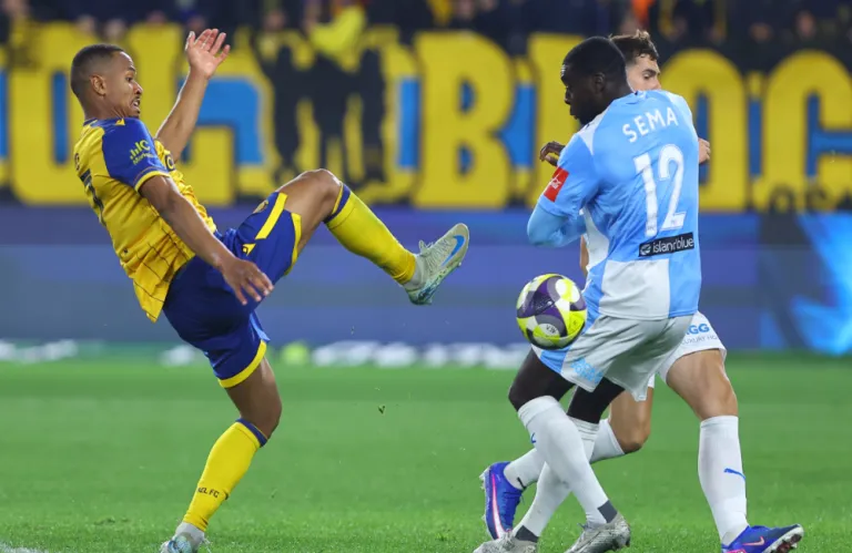 LIVE στις 17:00 το Πάφος - ΑΕΛ (οι 11άδες)