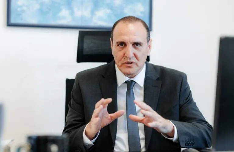 Κουλλάς: «Γιατί μουγιάζεται ο Οδυσσέας Μιχαηλίδης;» – Αιχμές για τις φιλοδοξίες του τέως Γενικού Ελεγκτή