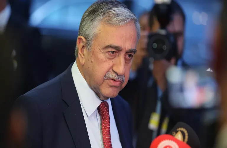 Απόψεις για πιθανές εξελίξεις αντάλλαξε με το ΑΚΕΛ ο Μουσταφά Ακιντζί