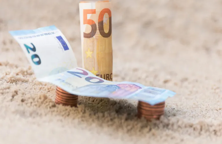 Έρευνα ΕΕ: Η Κύπρος κάτω από τον μέσο όρο της ΕΕ, αλλά… η φτώχεια «πέφτει» μόνο με επιδόματα