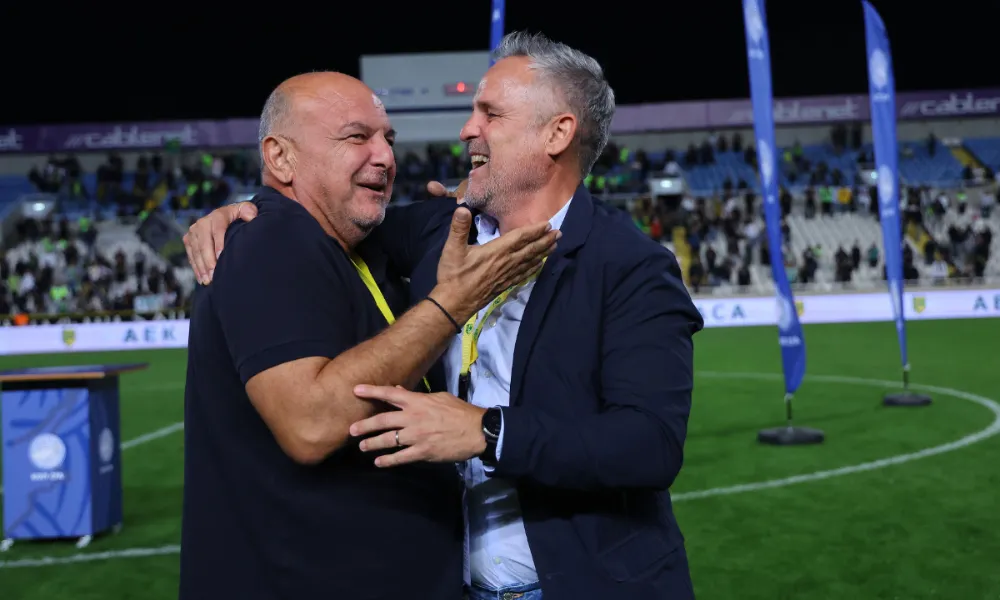 Ξανά το δεξί του χέρι