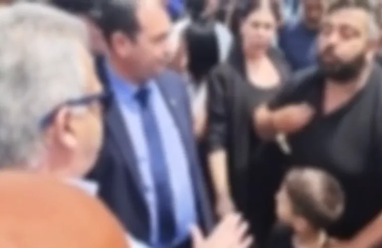 Βίντεο: «Παραδίδω σου το μωρό μου να το ταΐσεις», φωνάζει κτηνοτρόφος στον Φυτιρή, ενώ του έδινε το παιδί του