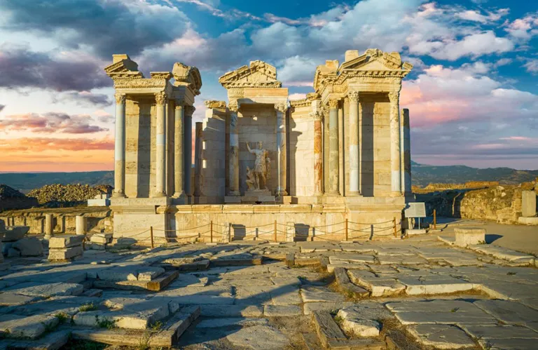 Στο φως 2.000 ετών άγαλμα της Αθηνάς στην αρχαία Λαοδίκεια στην Τουρκία