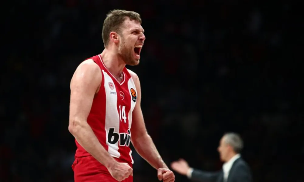 Στα χέρια του Βεζένκοφ το βραβείο του MVP της EuroLeague