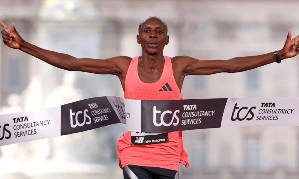 Αδιανόητη κούρσα στο Λονδίνο: Ο Σάουε τερμάτισε τον μαραθώνιο σε λιγότερο από δύο ώρες