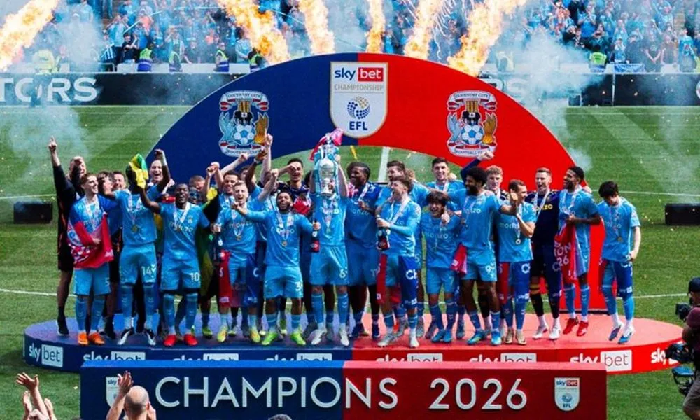 Ημέρα γιορτής στην Κόβεντρι: Λάμπαρντ και παίκτες σήκωσαν την κούπα της Championship!