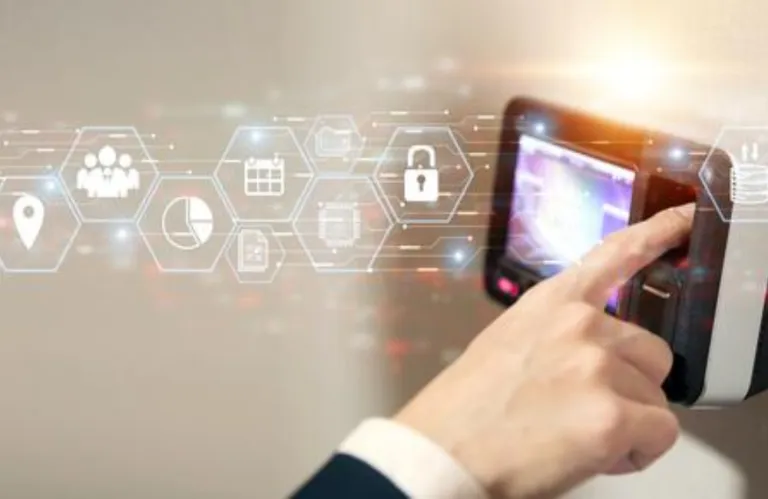 Υποκλοπές: «Κοριοί» στο... δωμάτιο κι όχι μόνο