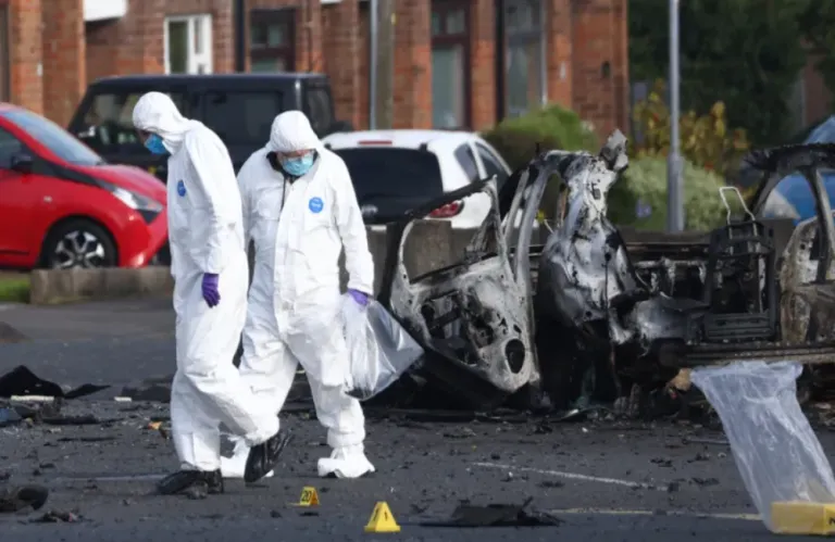 Έκρηξη αυτοκινήτου στο Μπέλφαστ: Για δράση «του νέου IRA» μιλούν οι Αρχές (βίντεο)