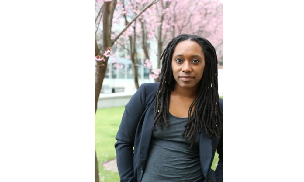 Ο Ζόχραν Μαμντάνι βάζει μια queer αρχειονόμο να φυλάξει τη μνήμη της Νέας Υόρκης