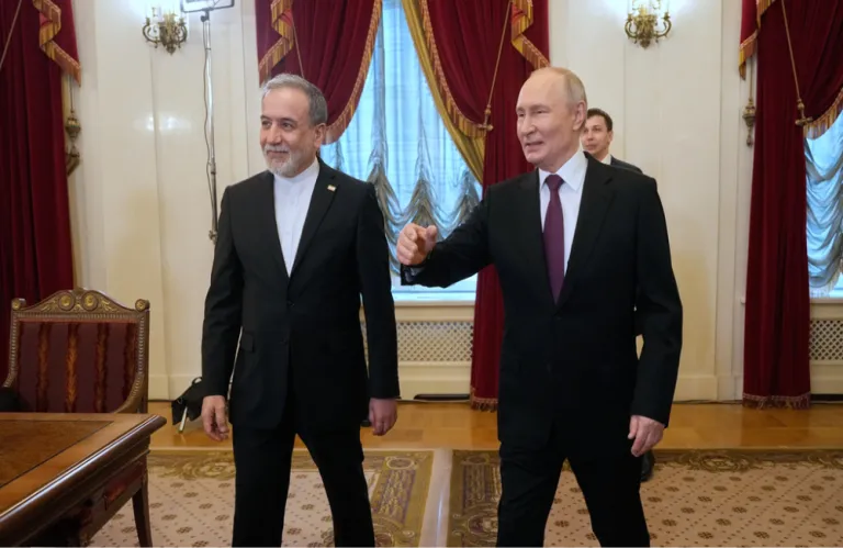 Συνάντηση Πούτιν – Αραγτσί: «Η Ρωσία θα κάνει τα πάντα για να εξασφαλιστεί η ειρήνη στη Μέση Ανατολή»