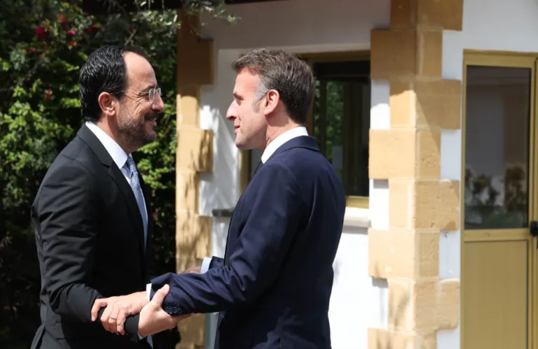 «Πυρά» Τσελίκ κατά Μακρόν: Τηρεί «φιλοελληνική και φιλοκυπριακή στάση»