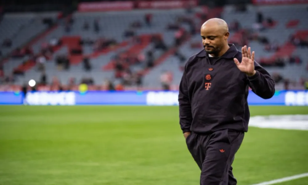 Αιχμές Κομπανί για το πέναλτι της Παρί: «Εξαιρετικά αμφιλεγόμενο»