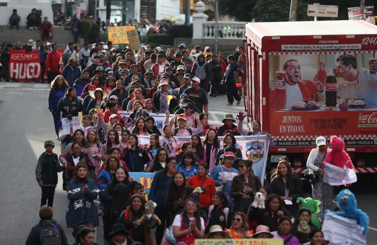 Καθηγητές πραγματοποιούν πορεία στη Βολιβία εν μέσω κυβερνητικών ισχυρισμών για «σχέδιο συνωμοσίας»