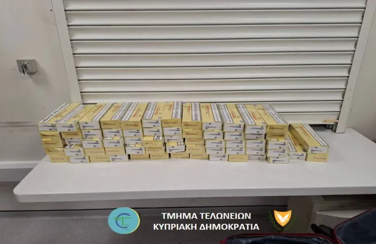 Πάνω από 240 κούτες αδασμοφορολόγητων τσιγάρων πιάστηκαν δύο πρόσωπα στο αεροδρόμιο Λάρνακας (φώτος)