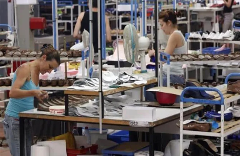 Μικρή αύξηση 0,4% στον τζίρο βιομηχανίας τον Φεβρουάριο