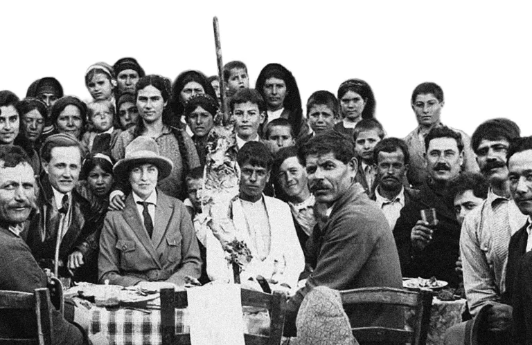 Καλλιτέχνες και ακαδημαϊκοί σε διάλογο για καλλιτεχνικές πρακτικές σε μουσεία-αρχεία και μετά-αποικιακές πρακτικές