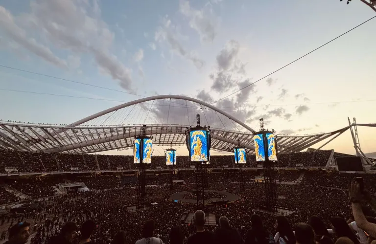 Wake up, Athens: Στη σκηνή του ΟΑΚΑ οι Metallica, ξεκίνησε η ιστορική συναυλία (φώτος)