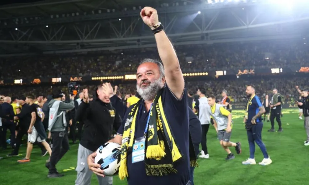 Γύρος του θριάμβου από τον Ηλιόπουλο μετά το πρωτάθλημα της ΑΕΚ
