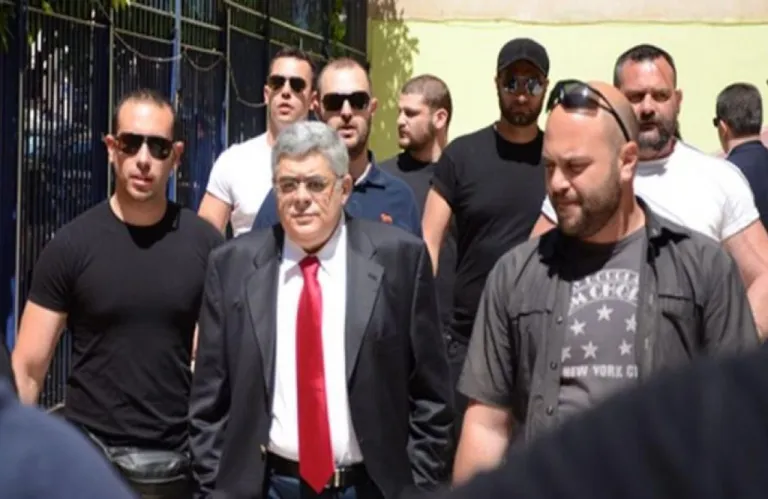 «Βγάζοντας» τα μαύρα από τους αμετανόητους χρυσαυγίτες